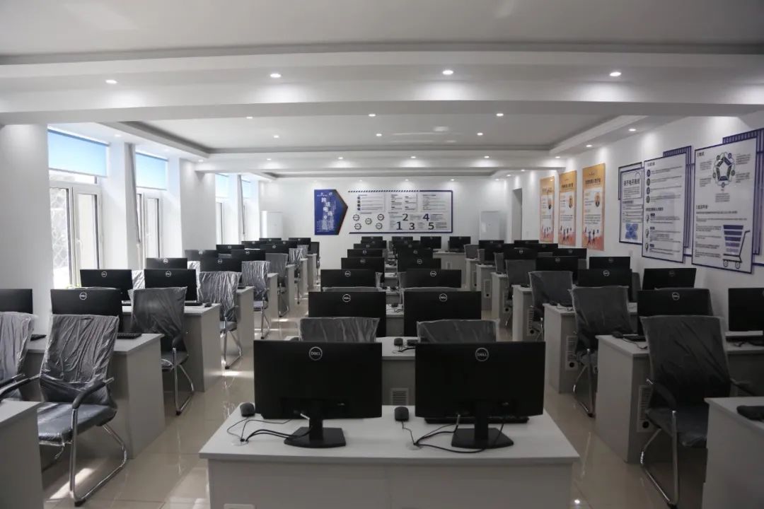 黑龍江省商務(wù)學(xué)校2025年計(jì)算機(jī)軟硬件技術(shù)專業(yè)招生簡(jiǎn)章